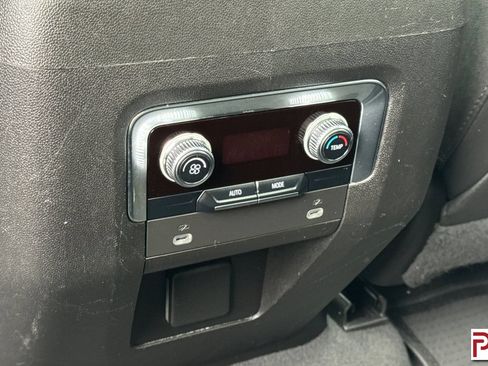 Used 2023 GMC Yukon SLT AWD/4WD image 14