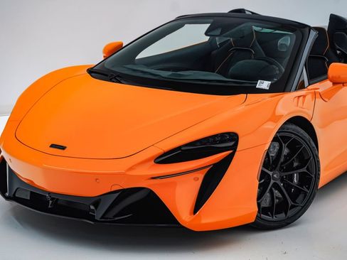 Used 2026 McLaren Artura Spider RWD image 4