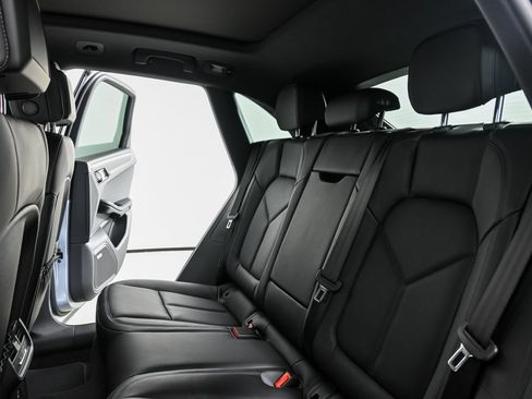 New 2026 Porsche Macan image 21