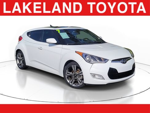Used 2017 Hyundai Veloster Value Edition image 1