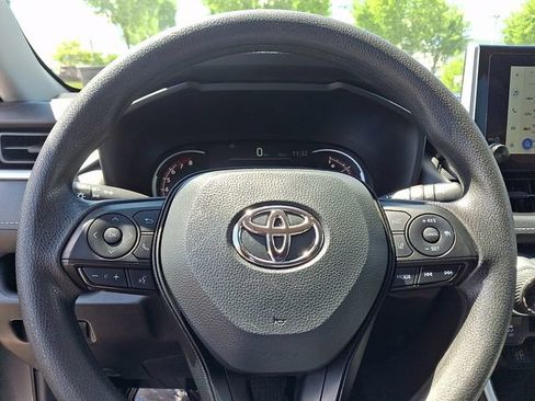 Used 2025 Toyota RAV4 XLE AWD/4WD image 17