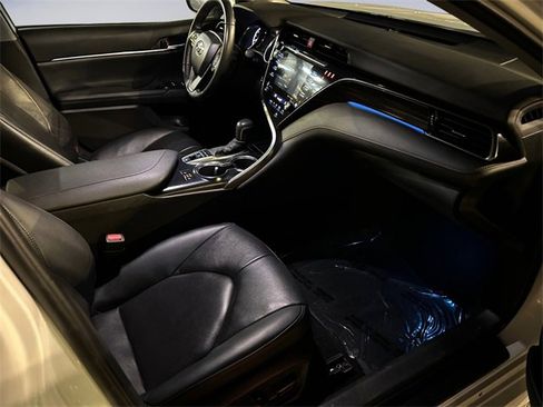 Used 2020 Toyota Camry XLE image 15