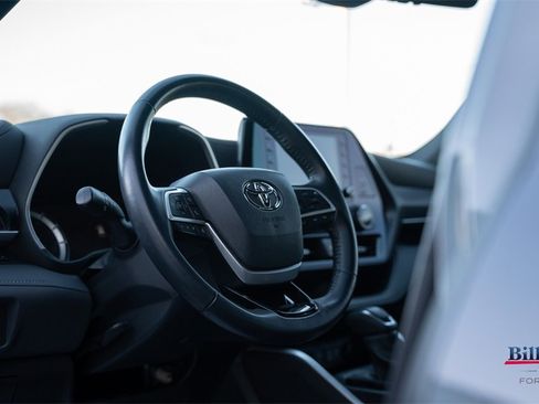 Used 2022 Toyota Highlander XSE image 18