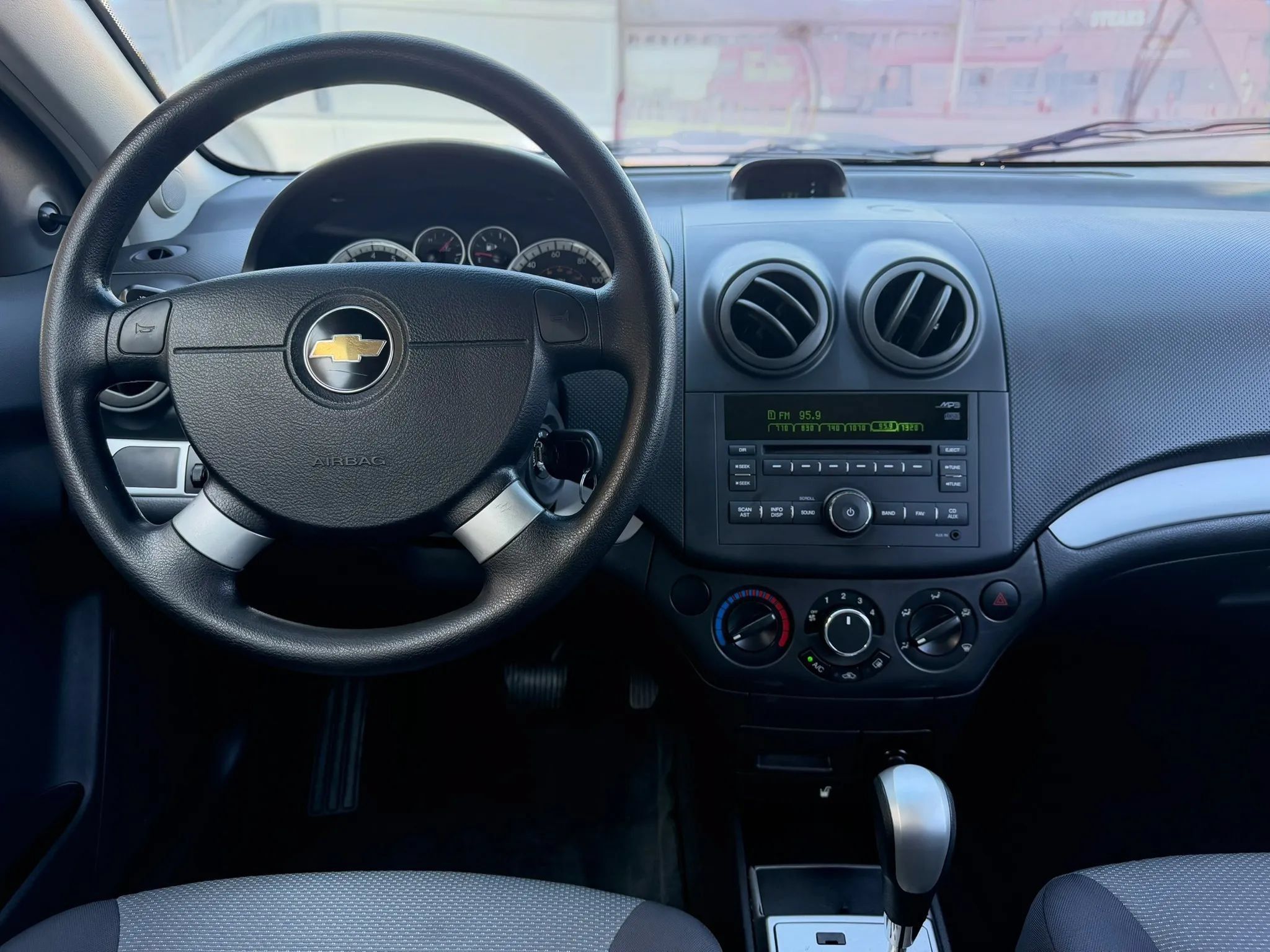 Used 2010 Chevrolet Aveo5 LT FWD image 14