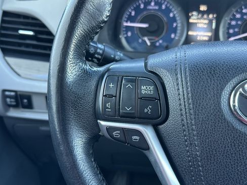 Used 2015 Toyota Sienna XLE image 27