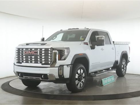 Used 2026 GMC Sierra 2500 Denali w/ Technology Package AWD/4WD image 10