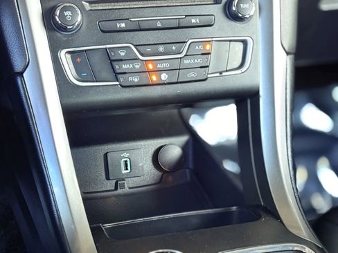 Used 2017 Ford Fusion SE w/ Equipment Group 201A image 40