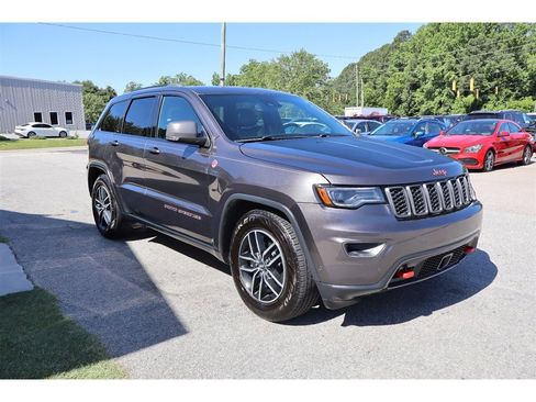 Used 2018 Jeep Grand Cherokee Trailhawk w/ Trailhawk Luxury Group AWD/4WD image 11