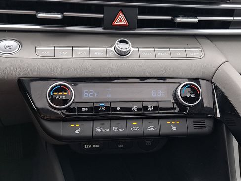 Certified 2025 Hyundai Elantra SEL FWD image 16