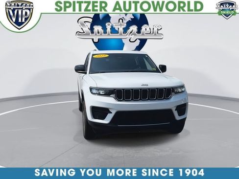 Used 2025 Jeep Grand Cherokee Laredo X AWD/4WD image 3