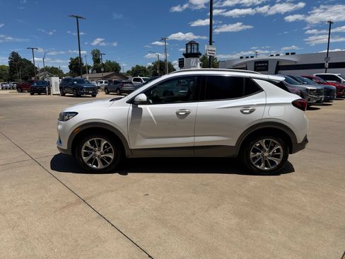 Used 2023 Buick Encore GX Essence w/ Experience Buick Package FWD image 8