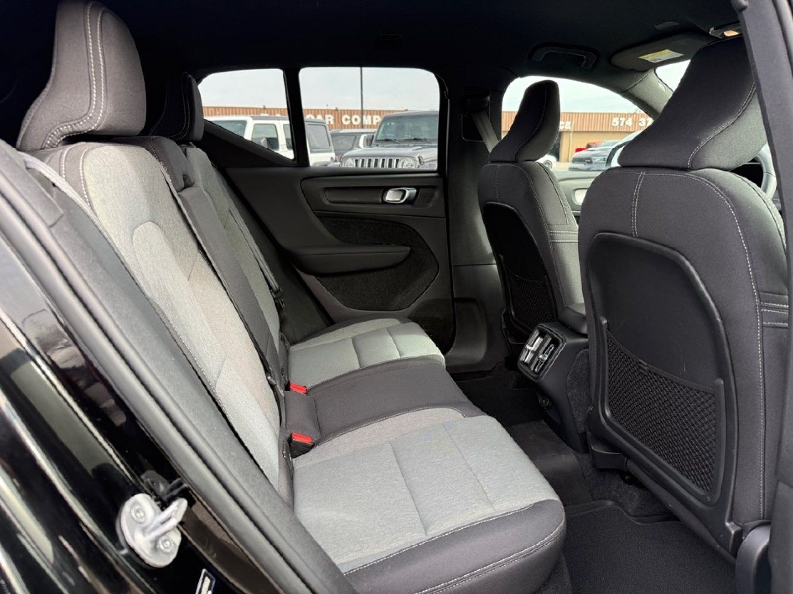 Used 2023 Volvo XC40 B5 Core AWD/4WD image 25