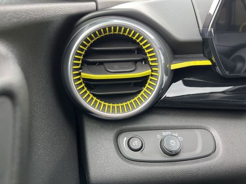 New 2026 Chevrolet Trax ACTIV w/ Sunroof Package image 24