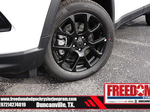 New 2026 Jeep Compass Latitude image 9