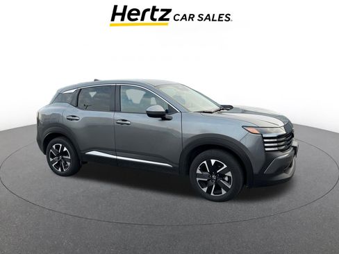 Used 2025 Nissan Kicks SV image 1