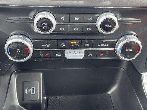 Used 2023 Ford F150 Lariat image 24