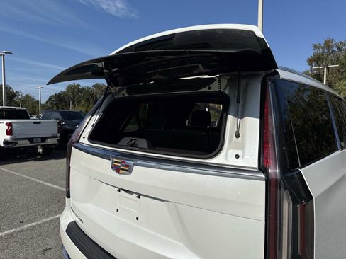 Used 2023 Cadillac Escalade Premium Luxury image 38