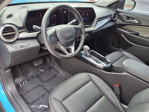 Used 2025 Chevrolet Trax ACTIV FWD image 17