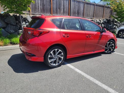 Used 2018 Toyota Corolla iM image 3