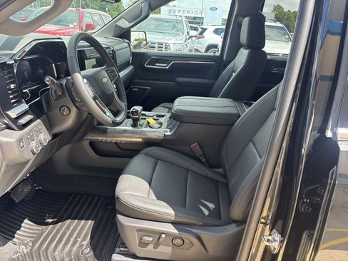 New 2026 Chevrolet Silverado 1500 LTZ w/ LTZ Premium Package AWD/4WD image 15