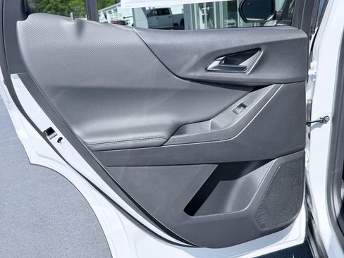 New 2026 Chevrolet Equinox LT w/ Convenience Package II FWD image 31