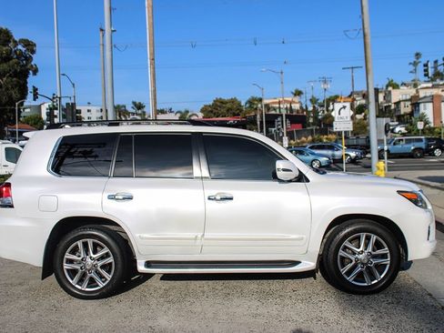 Used 2015 Lexus LX 570 4WD w/ Luxury Package image 7