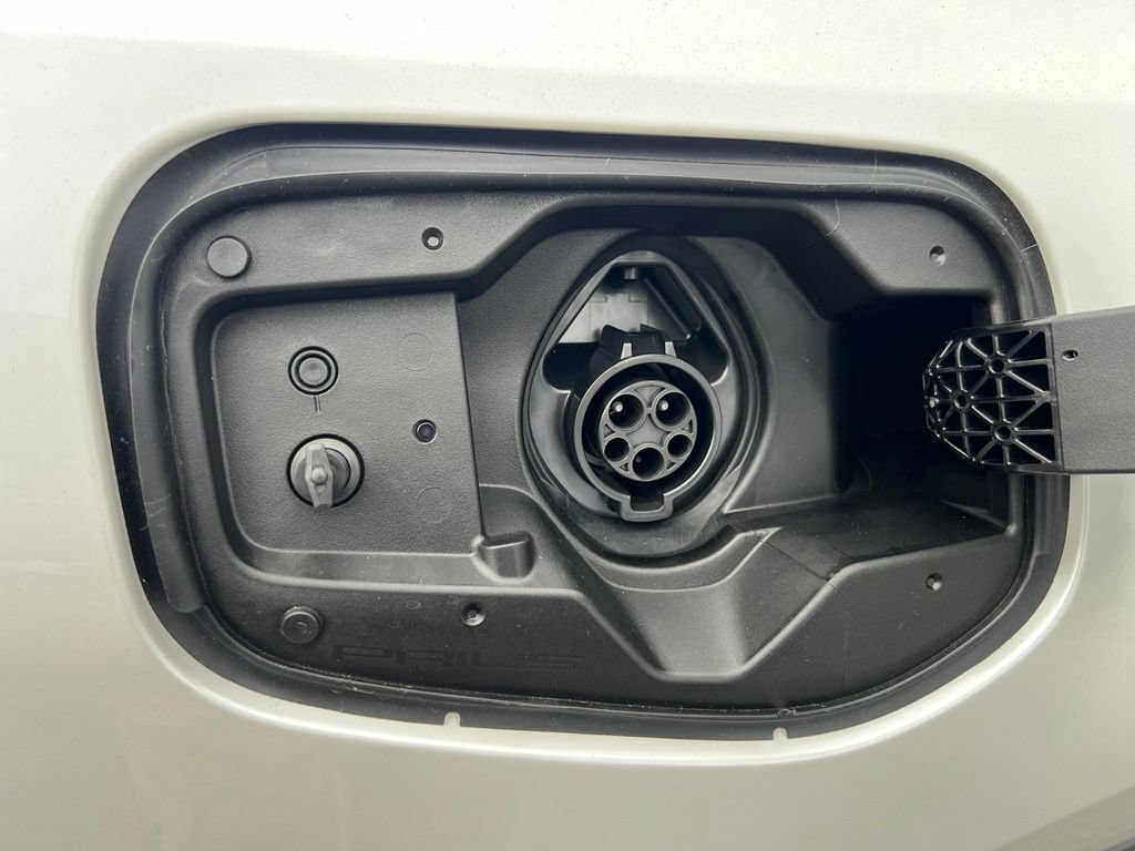 New 2027 Toyota Prius Plug-In Hybrid FWD image 8