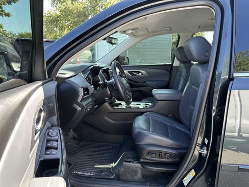 Used 2020 Chevrolet Traverse Premier FWD image 2