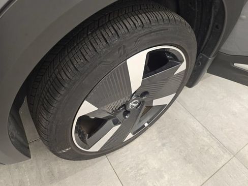 Used 2025 Nissan Kicks SR AWD/4WD image 33