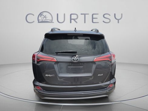 Used 2017 Toyota RAV4 XLE FWD image 2
