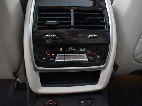 Used 2023 BMW X7 M60i AWD/4WD image 35