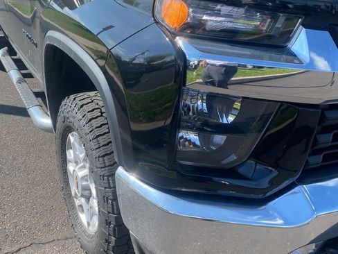 Used 2022 Chevrolet Silverado 2500 LT w/ Convenience Package image 11