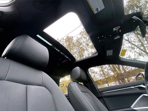 Used 2024 Audi Q3 2.0T Premium Plus image 16