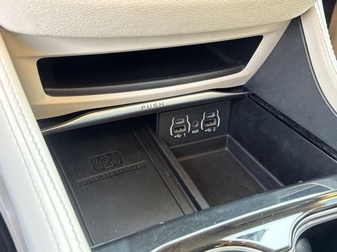 Used 2023 Chrysler Pacifica Limited FWD image 27