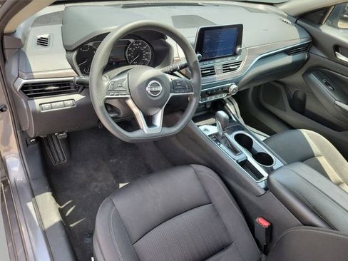 Used 2024 Nissan Altima 2.5 SV FWD image 8