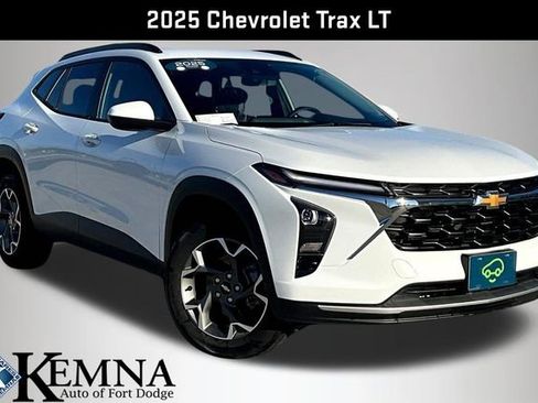 Used 2025 Chevrolet Trax LT w/ Driver Confidence Package FWD image 1