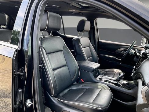 Used 2023 Chevrolet Traverse Premier w/ LPO, Cargo Package AWD/4WD image 33