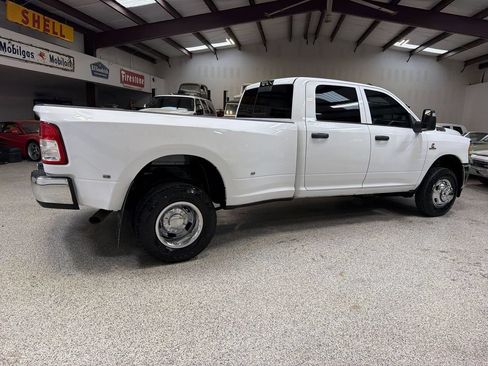 Used 2024 RAM 3500 Tradesman w/ Chrome Appearance Group AWD/4WD image 8
