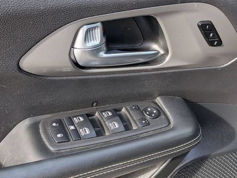 Used 2025 Chrysler Pacifica Select FWD image 14