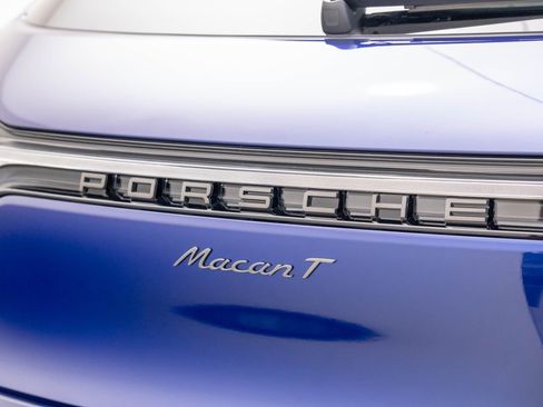 Certified 2025 Porsche Macan Turbo image 32