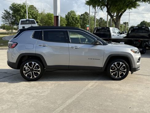 Used 2024 Jeep Compass Limited image 3