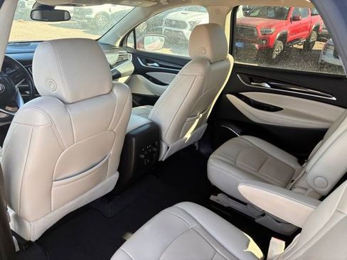Used 2023 Buick Enclave Essence image 9