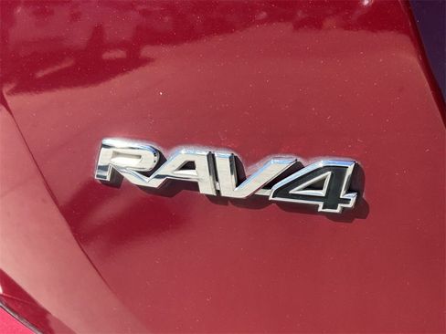 Used 2018 Toyota RAV4 XLE image 13