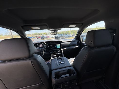 Used 2022 GMC Sierra 1500 AT4 w/ AT4 Premium Package image 9