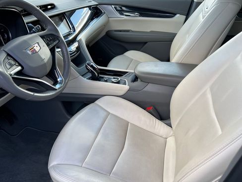 Certified 2025 Cadillac XT6 Premium Luxury image 9
