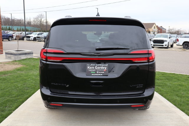 New 2026 Chrysler Pacifica Limited w/ S Appearance Package AWD/4WD image 34