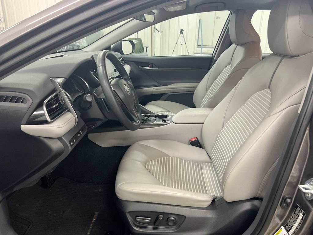 Used 2022 Toyota Camry SE FWD image 19