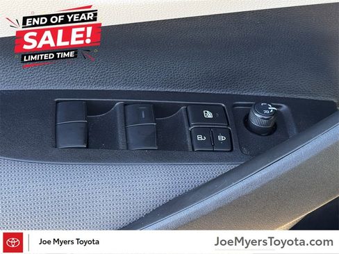 Used 2025 Toyota Corolla LE image 21