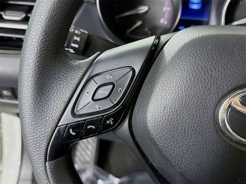 Used 2020 Toyota C-HR LE image 19