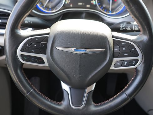Used 2020 Chrysler Pacifica Touring-L Plus w/ Advanced Safetytec Group FWD image 23